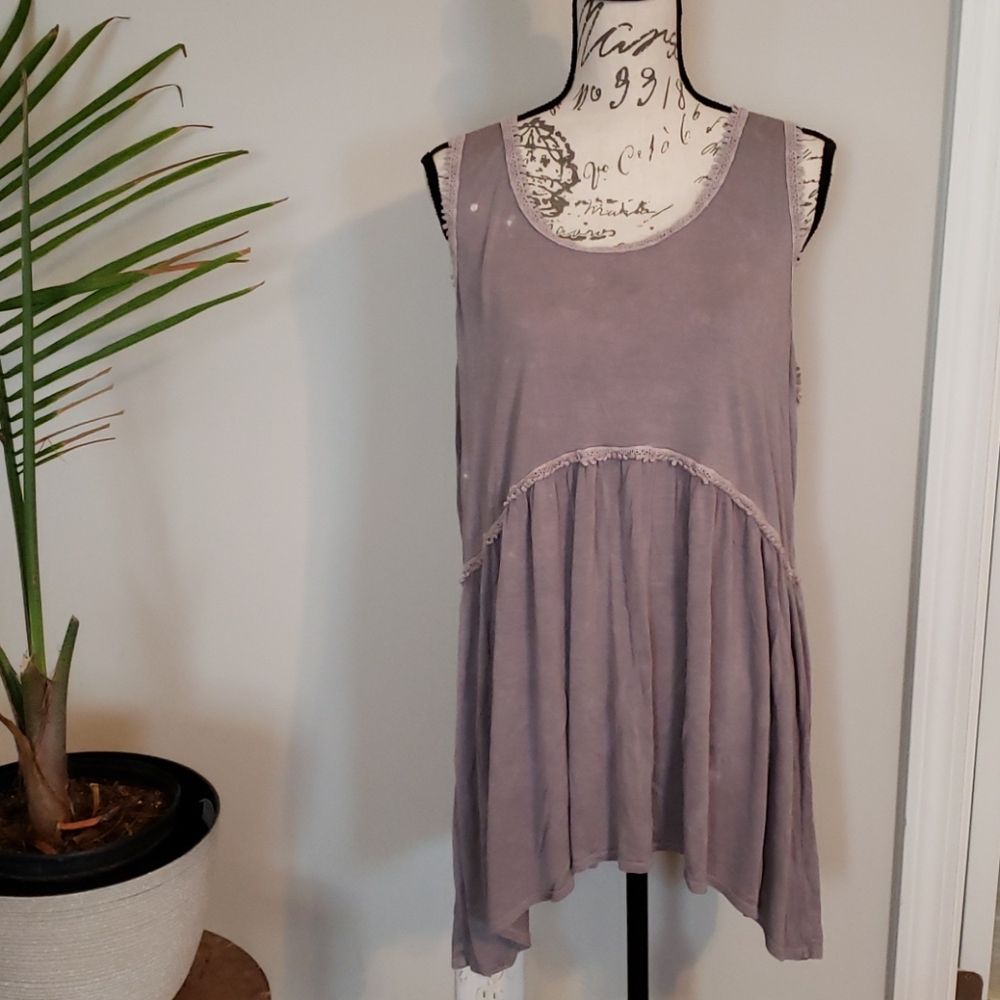Flowy tank